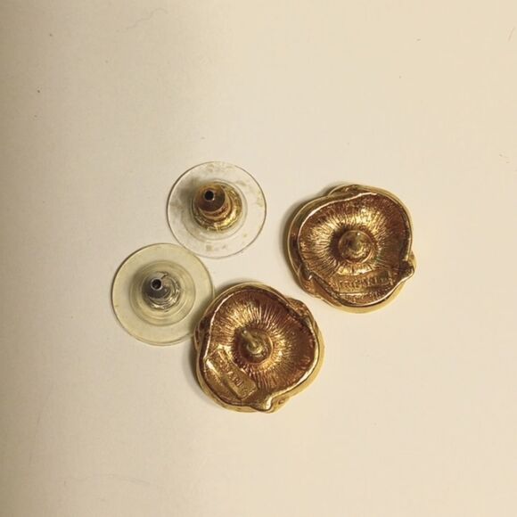 Vintage Trifari Cream and Gold Toned Swirl Earrings - Picture 3 of 5